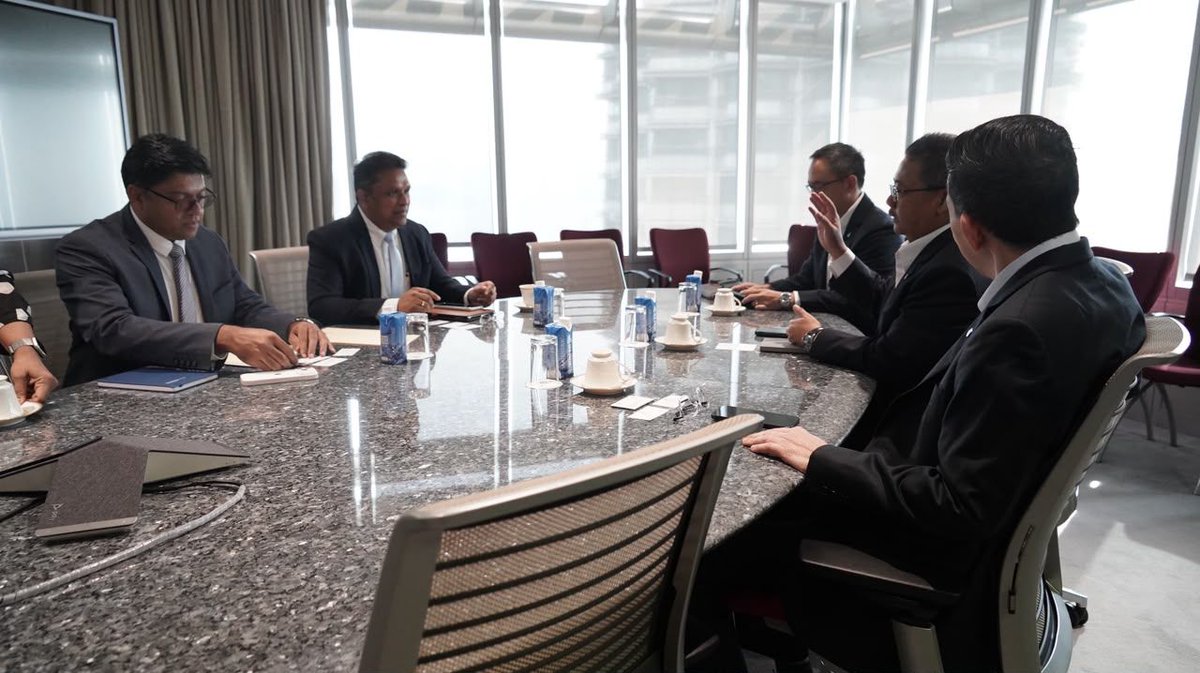 slhcmy's tweet photo. Sri Lanka initiated discussions for deeper collaboration with Malaysian conglomerate PETRONAS focusing on multiple sectors captured in the company’s portfolio. https://t.co/GyzFt0fvgY