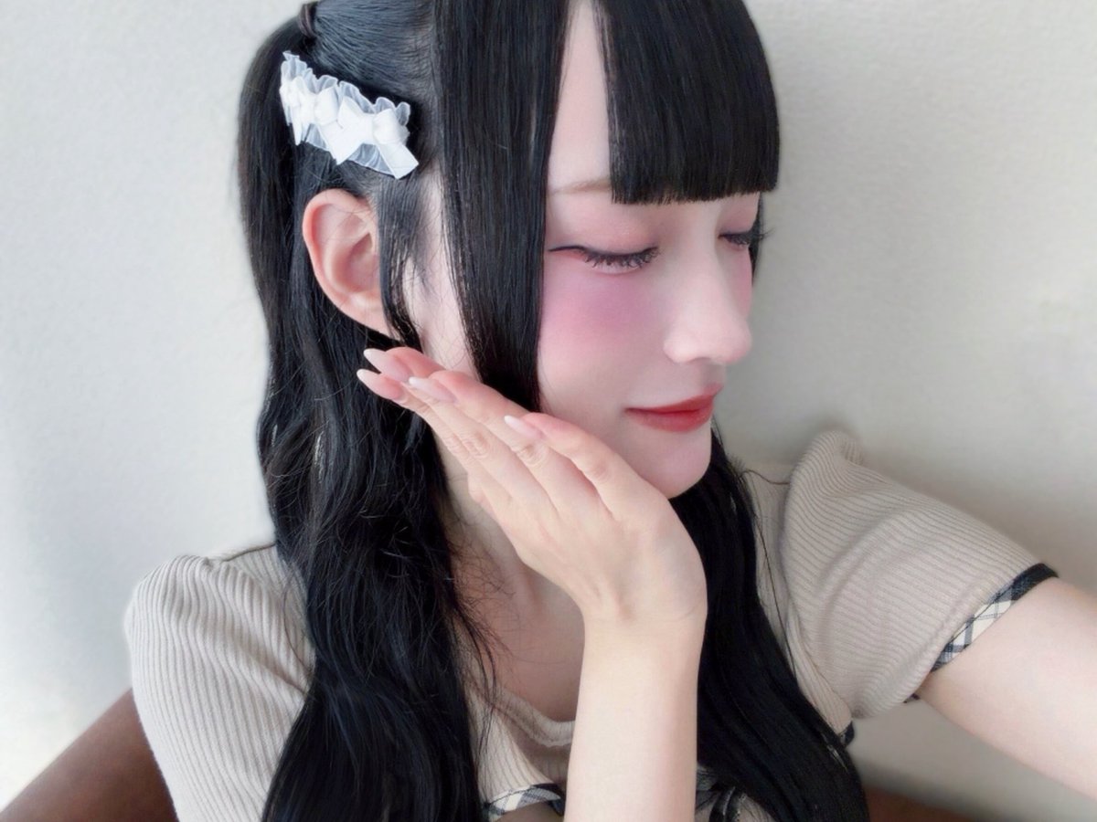 fujino_kokoro's tweet photo. せりから貰った髪飾りｶﾜｲｽｷﾞﾏｾﾝｶ.ᐣ
一緒にお買い物した時に可愛いって見てたの覚えてくれてたみたいです😌 https://t.co/odGlljI1G9