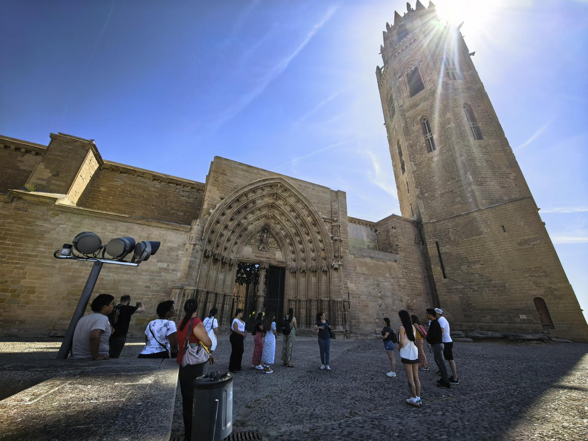 cnldelleida's tweet photo. 💫 Els alumnes dels nivells Bàsic 1 i Bàsic 3 del SLC de Lleida visiten La Seu Vella de Lleida!

Gràcies a @turismedelleida han descobert una de les millors produccions artístiques de l’arquitectura catalana del segle XIII i per extensió de l’arquitectura medieval europea. https://t.co/jWha0fK6bE