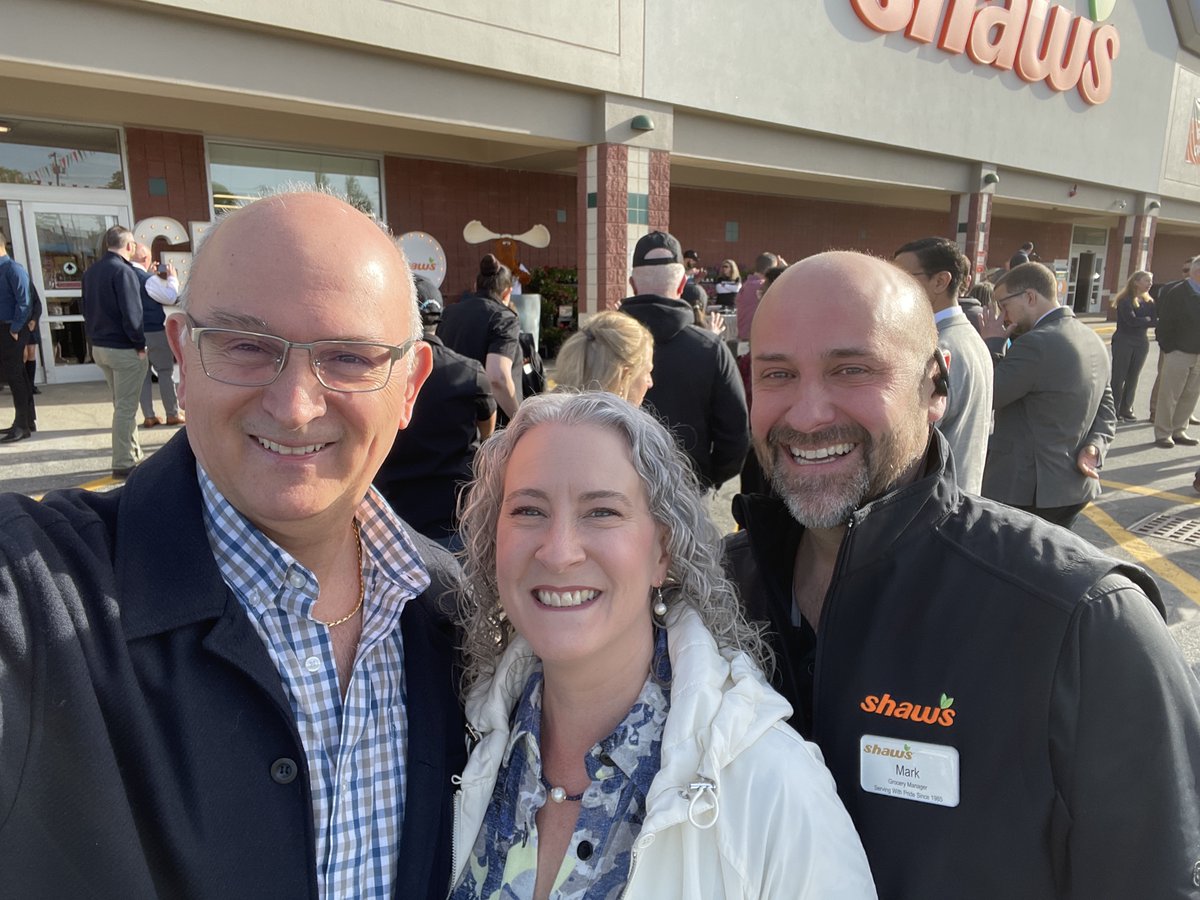 MurphyInsurance's tweet photo. On May 22, Laura and Wayne attended the Grand Opening of Shaw’s in Marlborough. Exciting to celebrate with Laura’s husband, Mark, the store’s Grocery Manager. Congrats, Mark! Great event with local leaders. Welcome to Marlborough, @shaws ! https://t.co/1Y6jCeVhta
