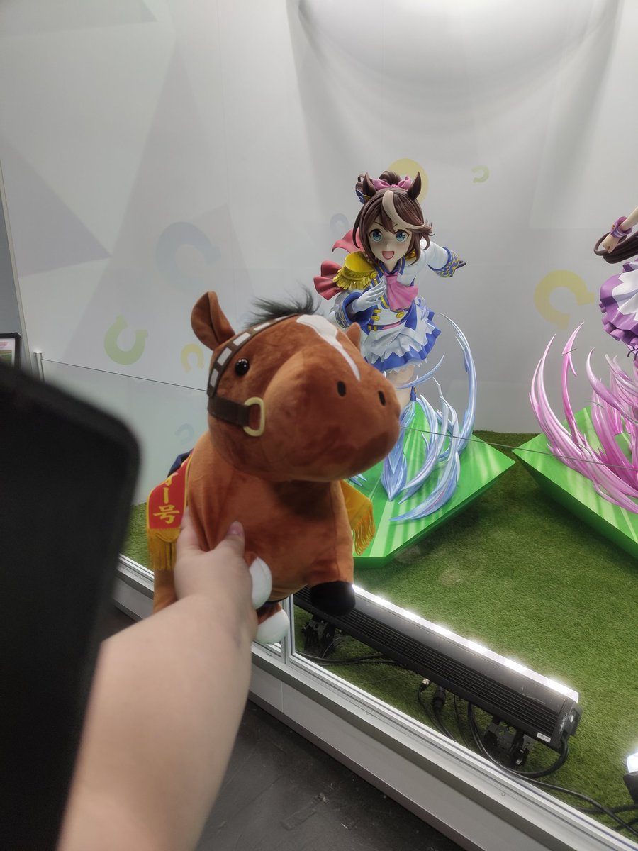 FairyCreation's tweet photo. Tokai teio with their anime counter part @Cygames_DE https://t.co/79HYYaxfi3