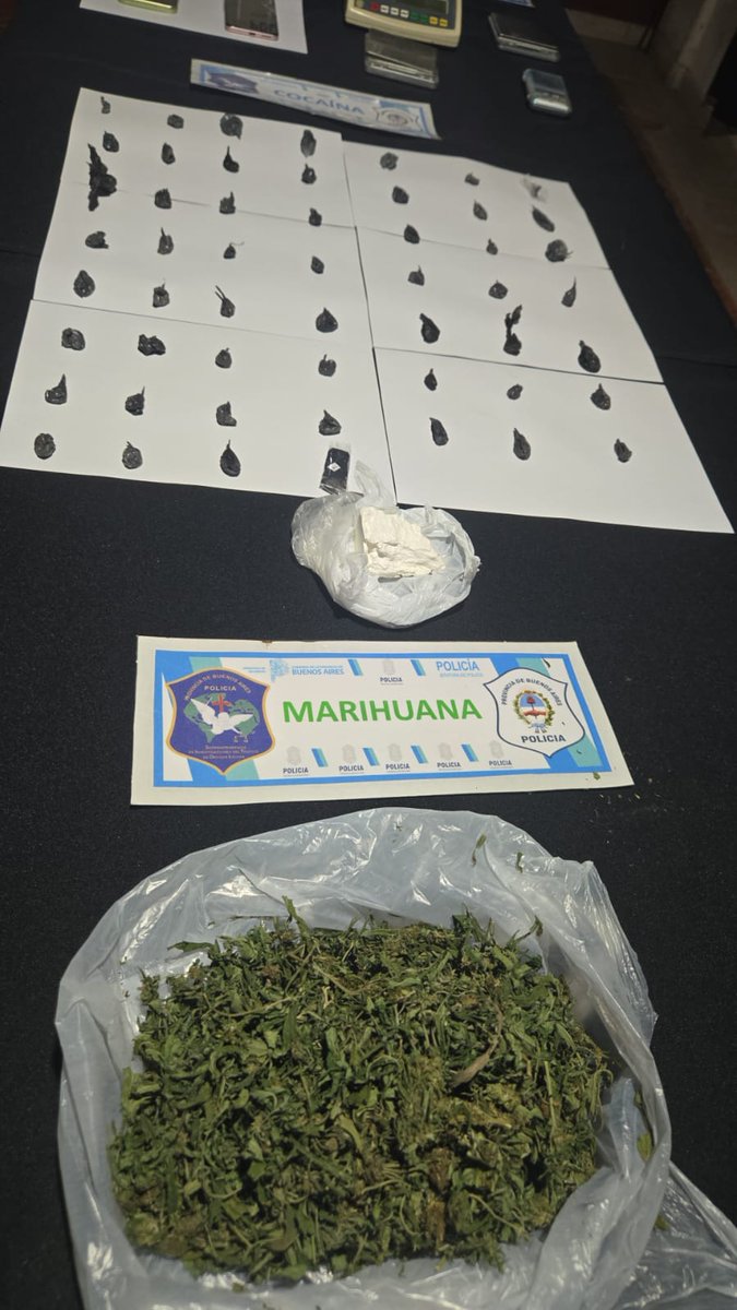 clikear's tweet photo. Dos operativos permitieron desarticular puntos de venta de drogas en Malvinas Argentinas
Los procedimientos se realizaron en las ciudades de Grand Bourg y Tortuguitas. Hubo personas aprehendidas, secuestro de cocaína, dinero y armas. @luisvivona @Nardini_Leo @munimalvinas https://t.co/rpucjHPFKM