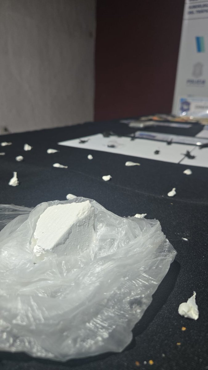 clikear's tweet photo. Dos operativos permitieron desarticular puntos de venta de drogas en Malvinas Argentinas
Los procedimientos se realizaron en las ciudades de Grand Bourg y Tortuguitas. Hubo personas aprehendidas, secuestro de cocaína, dinero y armas. @luisvivona @Nardini_Leo @munimalvinas https://t.co/rpucjHPFKM
