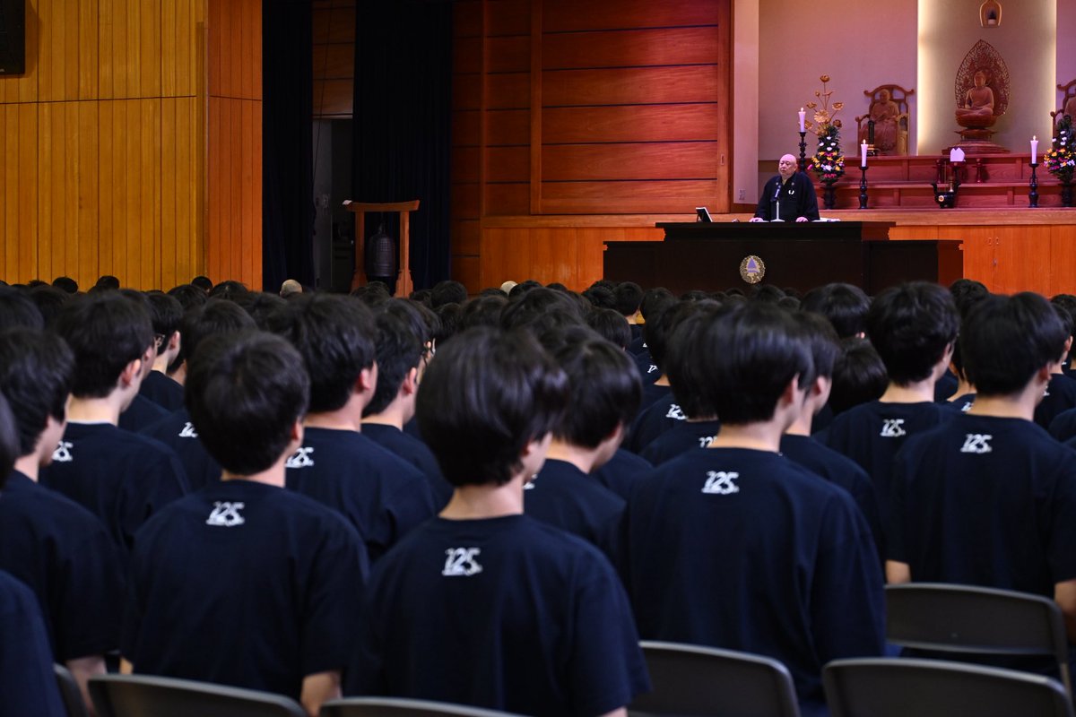 setagayagakuen_'s tweet photo. 本日、#世田谷学園 で創立125周年記念事業の一環として坐禅に関するギネス世界記録Largest zazen lessonへのチャレンジが行われました。
これまでの記録817人を大きく上回る1306名が坐禅に関する講義と椅子坐禅に参加し見事新記録達成となりました！ https://t.co/nfXUWALx5u