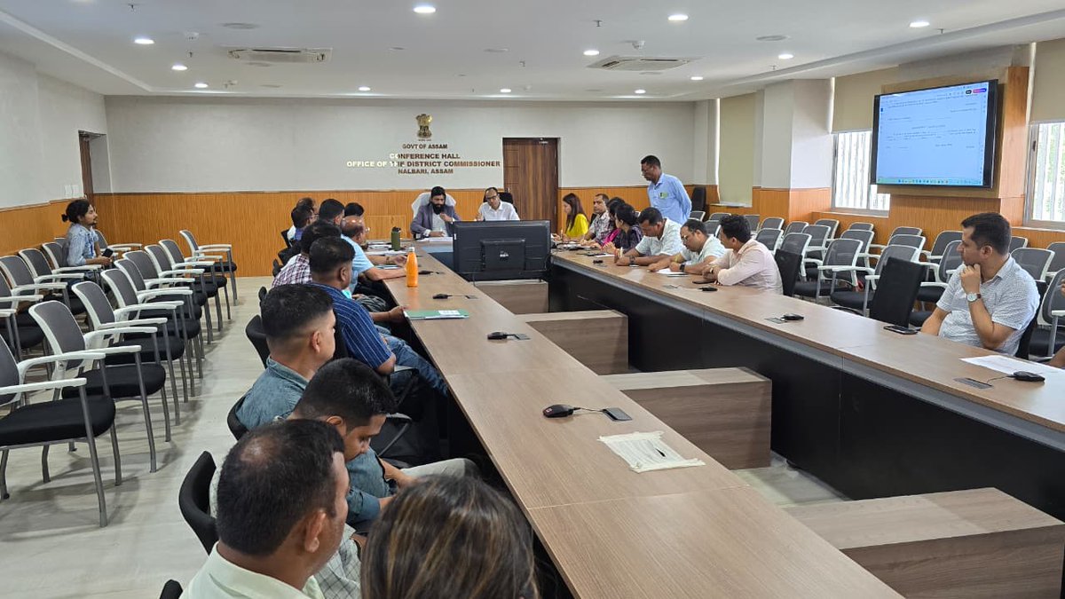 DEONalbari's tweet photo. Today the Expenditure Observer, Shri Ashutosh Kumar Sahu, IRS, along with the District Election Officer, Nalbari, Shri Nibedan Das Patowary, ACS, convened Account Reconciliation Meeting with contesting candidates/ Election Agents of the Expenditure and Monitoring Cell https://t.co/GMKRfJRD9Q