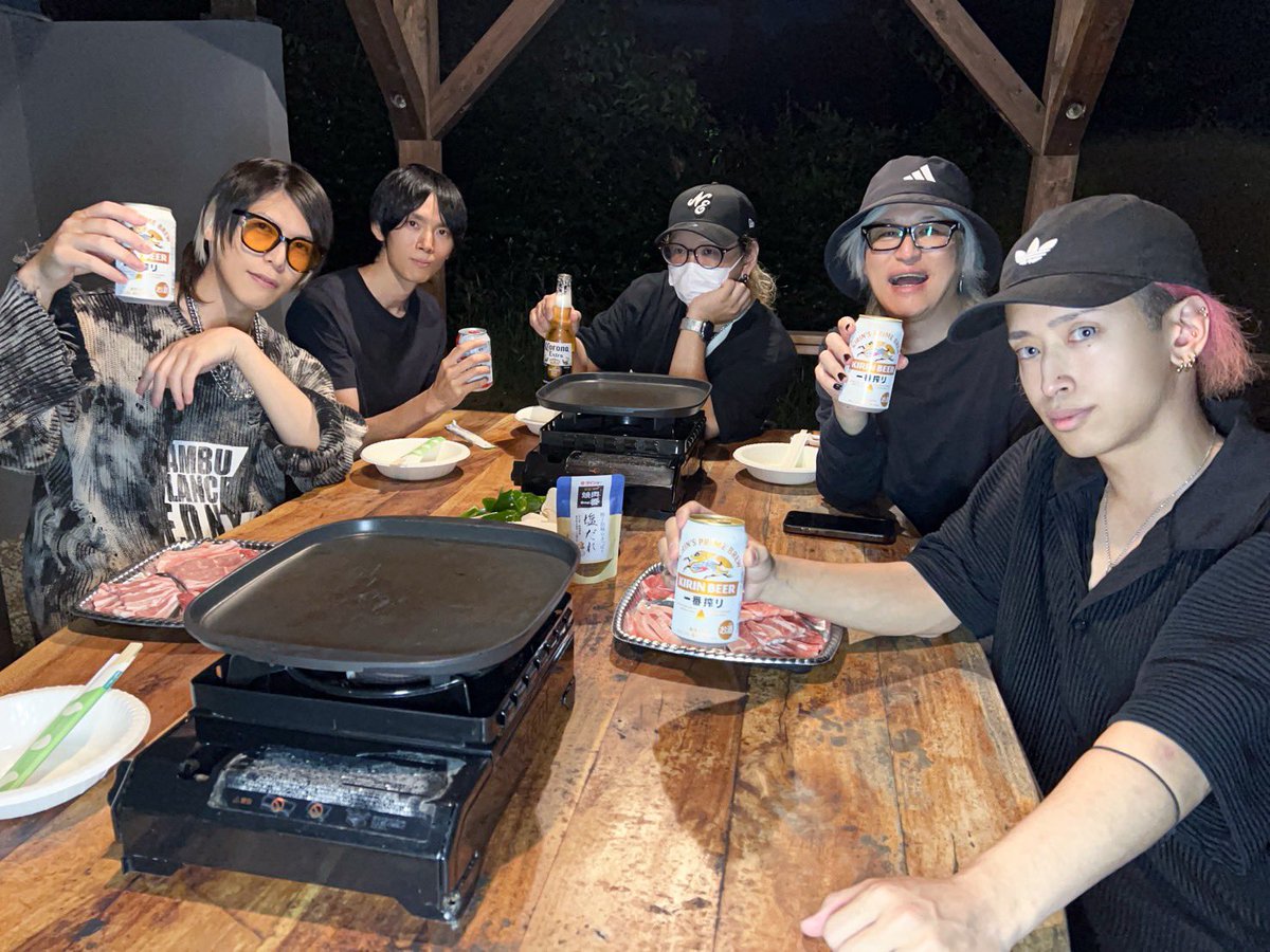 eikaaa_chan's tweet photo. 先日ミュージシャン合宿へ！！🏝️

肉に海鮮に海！！！
幸せすぎました😊 https://t.co/kLgx7jtrgb