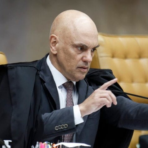Não é o Léo Lins tweet media
