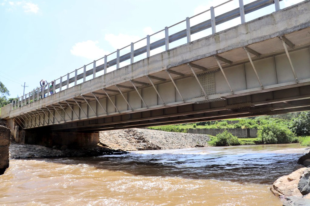 KURAroads's tweet photo. 3. The project forms part of the Government’s broader 10,000Km Roads Programme, which seeks to upgrade selected roads to bitumen standards in order to enhance connectivity, improve mobility and support socio-economic growth across the region. https://t.co/l5TYHPOOIO