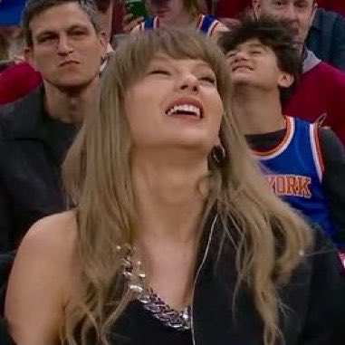 cryeyesviolet_'s tweet photo. it’s giving “you throw your head back laughing like a little kid” https://t.co/BzUtO5u8iI