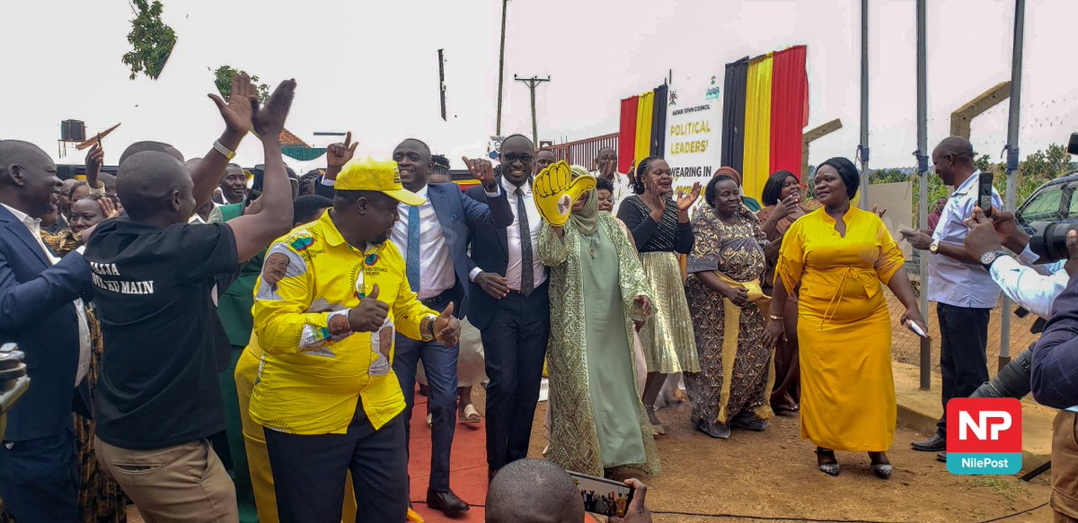 nbstv's tweet photo. PHOTOS: Franco Kajura Bwakya has taken oath as the new Mayor of Katabi Town Council in Wakiso District, pledging to focus on service delivery with a strong emphasis on improving infrastructure.

@LMushabe 

#NBSUpdates https://t.co/FGQrKxwgMM