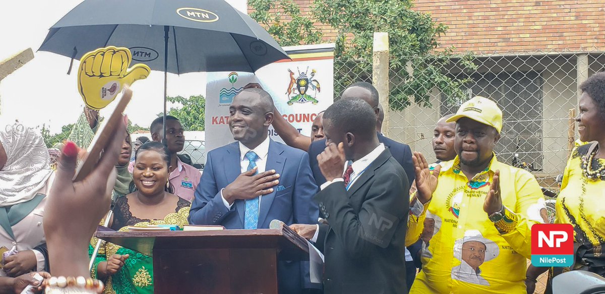 nbstv's tweet photo. PHOTOS: Franco Kajura Bwakya has taken oath as the new Mayor of Katabi Town Council in Wakiso District, pledging to focus on service delivery with a strong emphasis on improving infrastructure.

@LMushabe 

#NBSUpdates https://t.co/FGQrKxwgMM