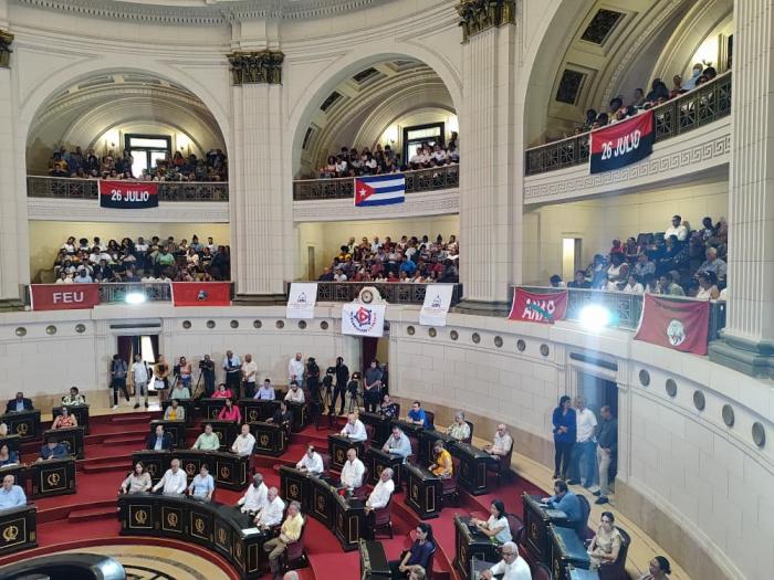 MMarreroCruz's tweet photo. #CubaQuierePaz y está dispuesta a defenderla con la misma fuerza que defenderá la soberanía.

Ese fue el mensaje esencial de la Audiencia Pública Parlamentaria celebrada en la sede de @AsambleaCuba. También fue evidente el amplio respaldo a nuestro país desde diversas latitudes. https://t.co/pJOljIk44Y