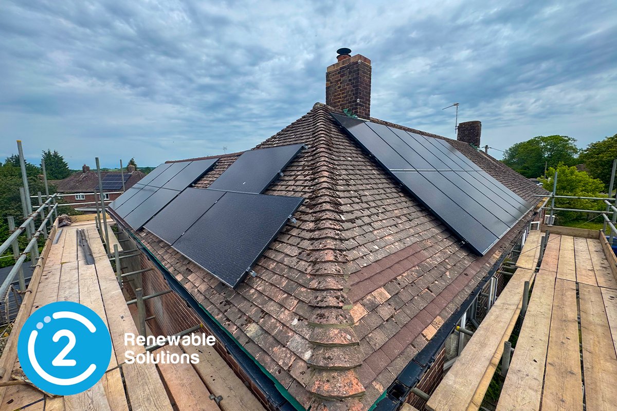 C2Renewable's tweet photo. This week we revisited a client mid-extension. We installed 15 panels and a battery a few years ago, and with extra roof space, scaffolding already up, and higher electricity costs, it was the perfect time to add 6 more panels. Afternoon and evening sun, sorted. https://t.co/rLhJXkAdkP