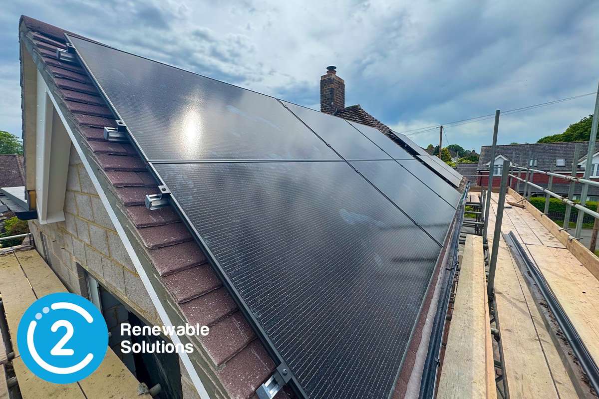 C2Renewable's tweet photo. This week we revisited a client mid-extension. We installed 15 panels and a battery a few years ago, and with extra roof space, scaffolding already up, and higher electricity costs, it was the perfect time to add 6 more panels. Afternoon and evening sun, sorted. https://t.co/rLhJXkAdkP