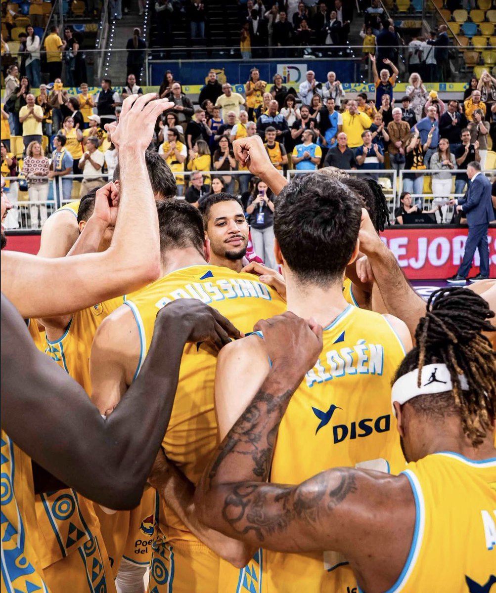 IvanIcigar9's tweet photo. Esta tarde el CB Gran Canaria juega su partido más importante en lo que va de siglo. 40 minutos para lograr la salvación. Basta con una victoria ante un Valencia de Final Four en el Roig o con una derrota del Zaragoza en El Pazo. En Directo al Aro haremos previa de todo. 13:00 🔛 https://t.co/fU9IgsAXlK