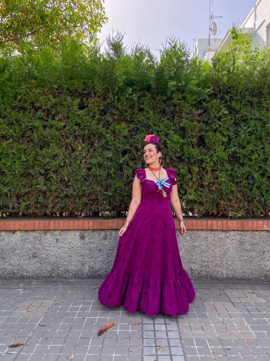 mariamrtn_'s tweet photo. poco se puede decir que no soy flamenca, si ya nací con una flor puesta en la cabeza 😂 https://t.co/yxHpuozVdE