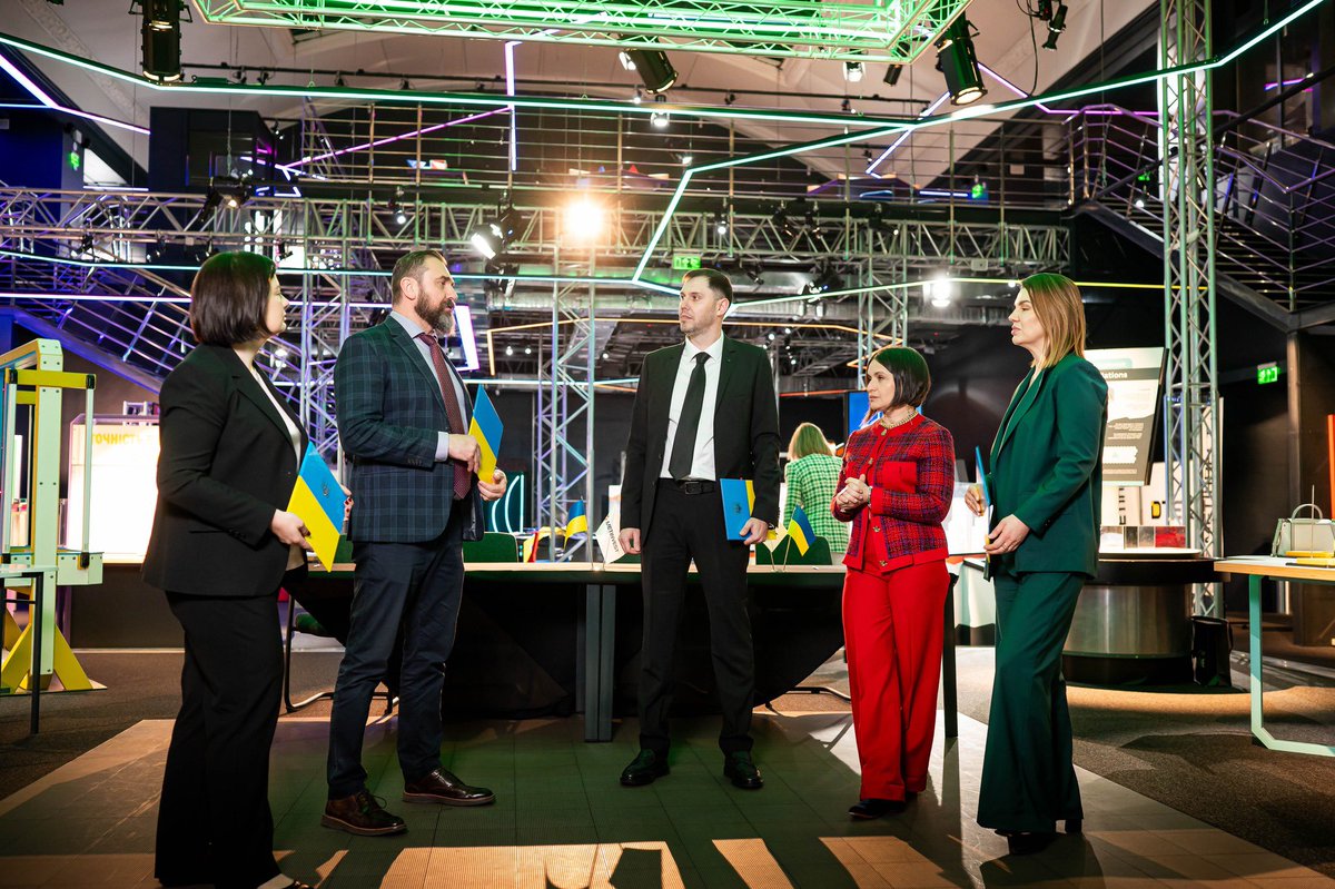 SCM_Limited's tweet photo. 🎓 @MON_UKRAINE, with SCM companies @Metinvest_Group and @DTEK_Group, has signed a Memorandum supporting Modern Learning Spaces — modern environments for STEM subjects (science, technology, engineering and mathematics) in Ukraine's academic lyceums.

Metinvest and DTEK together directed close to UAH 11m ($265k) to an Implementation Support Team helping schools fit out laboratories and classrooms in line with Ministry guidelines. 

Read more on the website about the education project and our contribution to it. https://t.co/C5BSvbgcLF

#SCM #Metinvest #DTEK #Education