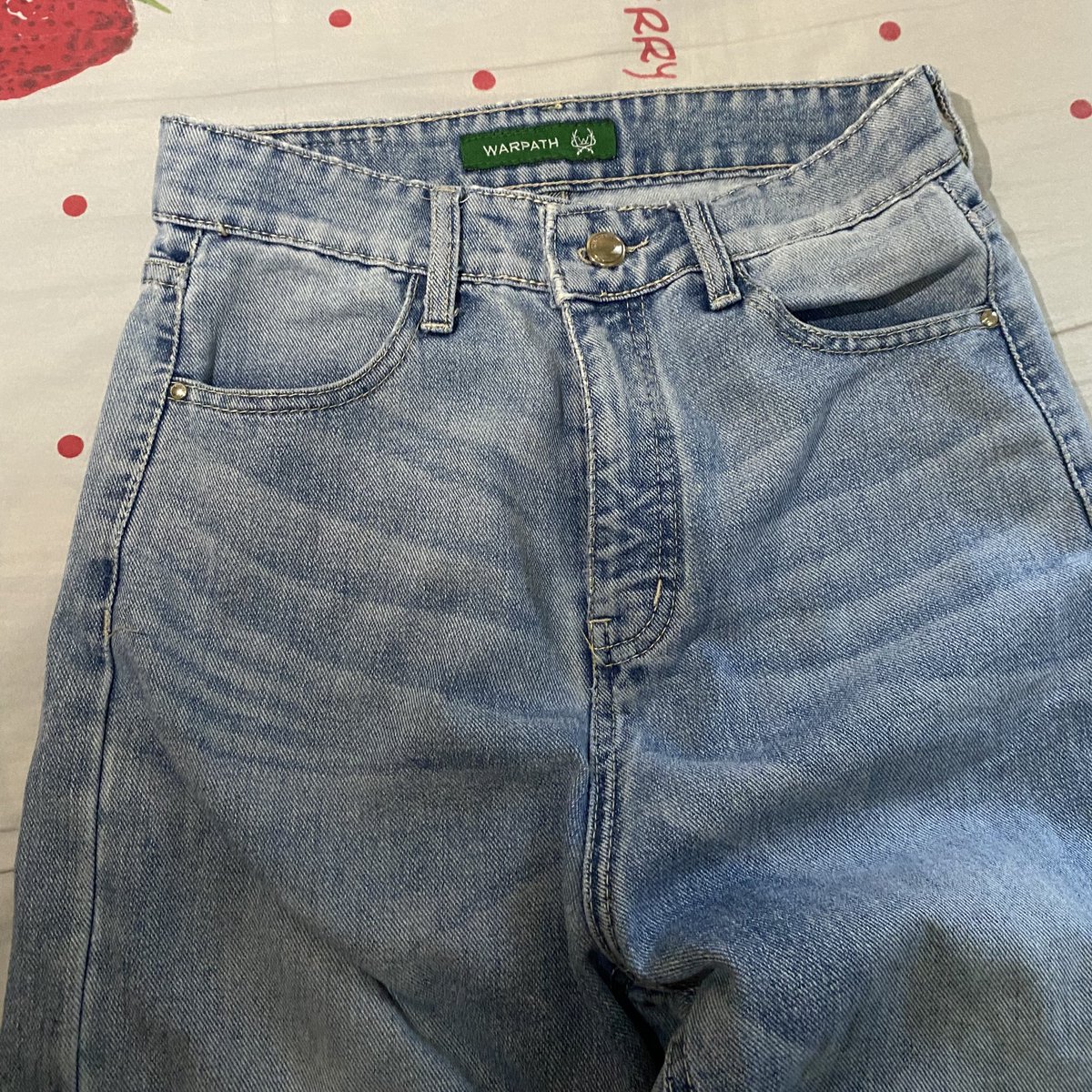shopp_handeu's tweet photo. GUYSS!! kalian pasti punya kan jeans kesayangan yg sering cuci pake😚

kalo ada spill dong jeans kalian apa?? kalo aku sih fix yang ini😭🫶 https://t.co/zHppZUSmvt