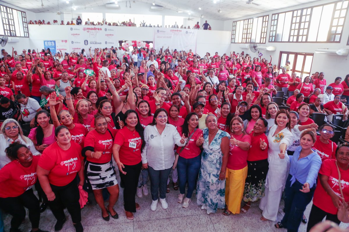 soledadalcaldia's tweet photo. 🌸💛 Más de 500 mujeres participaron en #MadresDePaz, una gran celebración liderada por la alcaldesa Alcira Sandoval @alcirasandovali para exaltar a quienes con amor, resiliencia y liderazgo transforman sus hogares y construyen paz en Soledad.

✨ Reconocimientos, integración, servicios institucionales y un homenaje a las madres que inspiran a toda una ciudad.
#MadresDePaz #SoledadAvanza