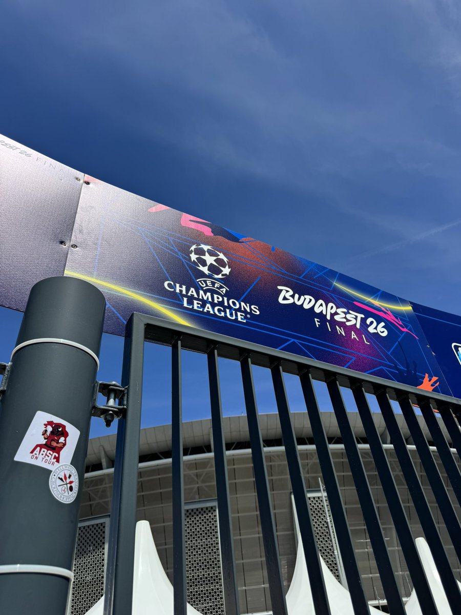 Wellwod's tweet photo. Landed successfully! @absc_by on tour! The Arsenal over the land and the sea! Massive 24 hours ahead... Up the gun! 🔴⚪️⚽️🏆🏟️🍻🔥🇭🇺 #UCL #UCLFinal #Arsenal #ArsenalAway #EIE https://t.co/6DE6mFz5bj