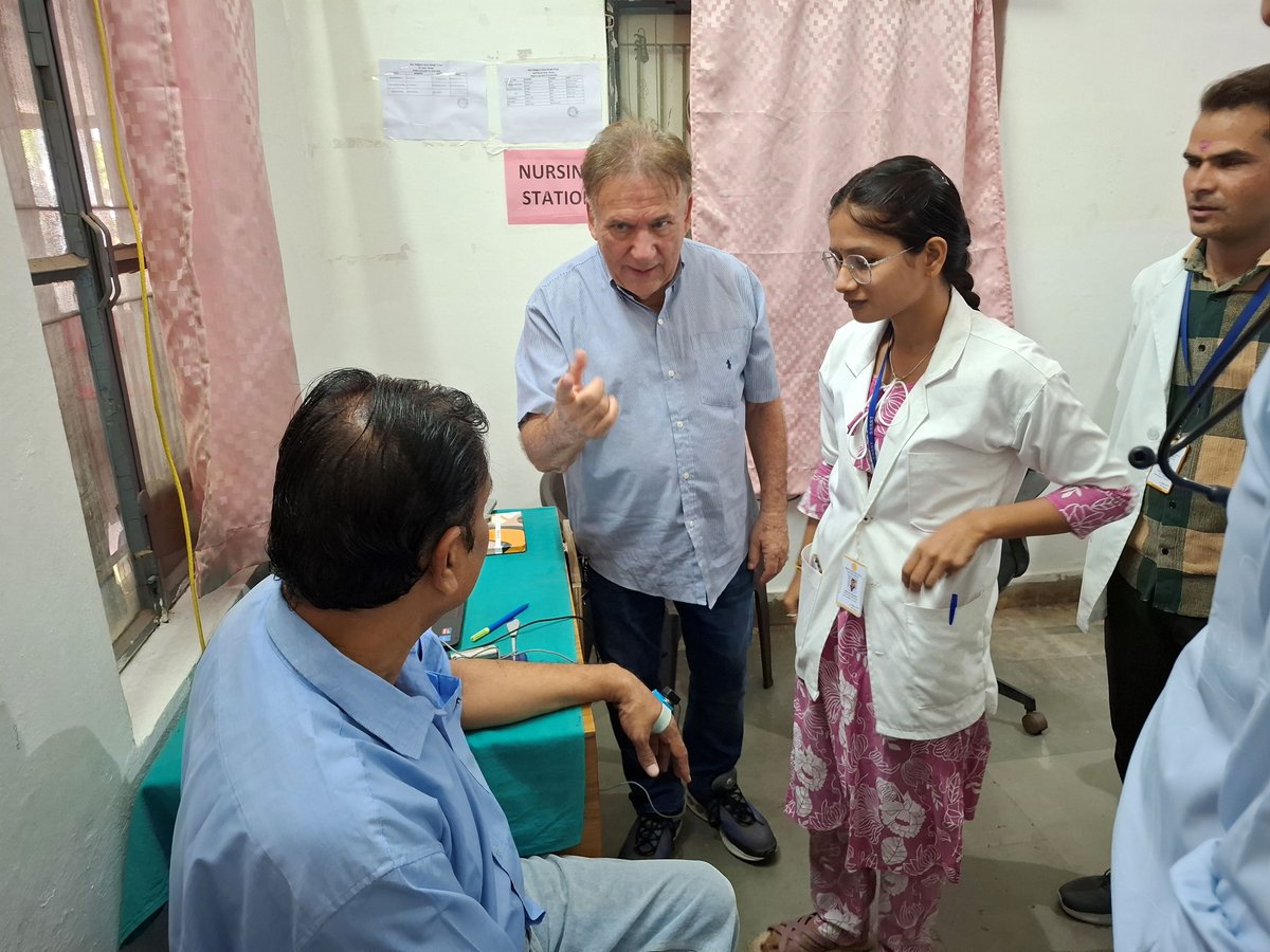 sadgurutrust's tweet photo. Internationally renowned hormone specialist Dr. Turner (USA) visited SSSST, Anandpur. Appreciating its integrated approach to healthcare and community service, he remarked, “I came here with open eyes; what I found here opened my heart and soul.” https://t.co/8hUXv9cUF5