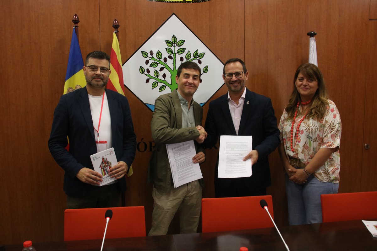 And_Literatures's tweet photo. 🎭 Andorra signa un acord de col·laboració amb la Fira Litterarum de Móra d’Ebre que garantirà la presència de companyies andorranes a la programació oficial de la fira i facilitarà noves oportunitats de promoció professional. https://t.co/aRRPervOBO