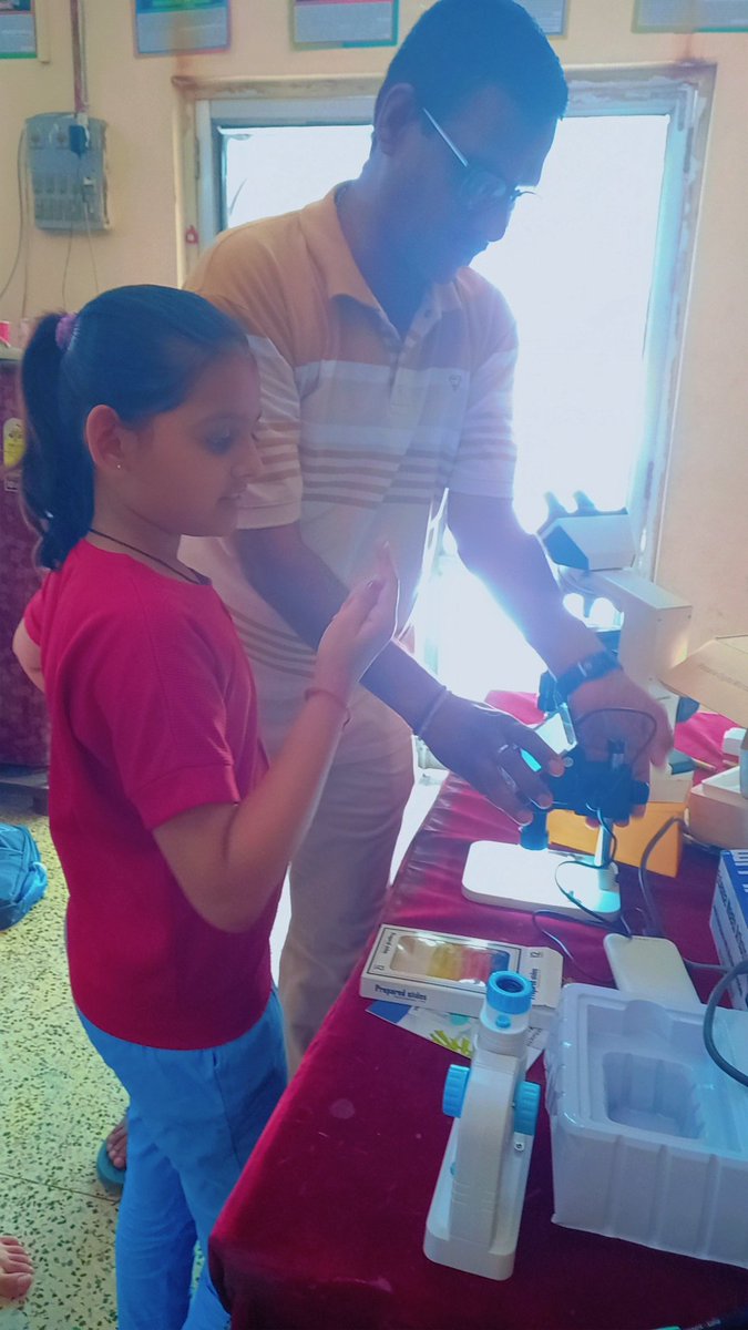 iplabjnd's tweet photo. Day28 of the workshop focused on #microscopes.
#Students explored differ types of microscope their #applications across various fields & how they work.They #observed prepared slides & #examined their own #fingerprints under microscope & #learn about #MicroscopicWorld
@InfoGujcost https://t.co/xKfR7aFYVk
