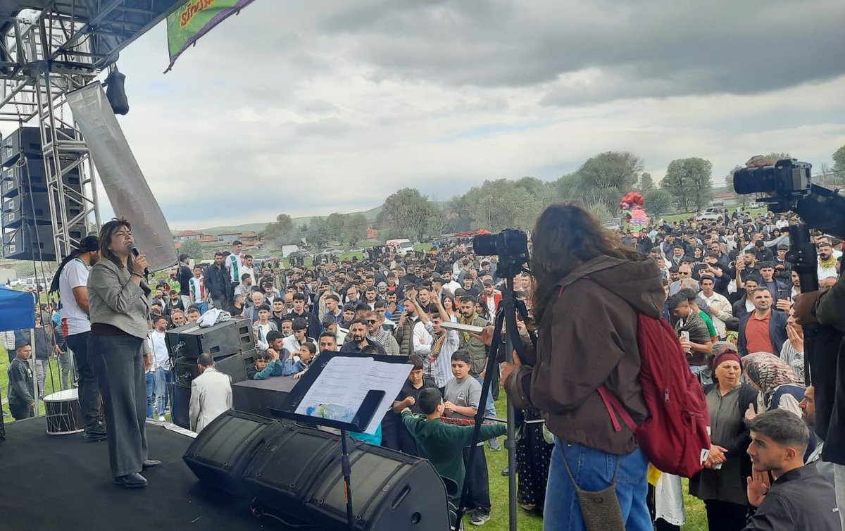 HDK_KONGRE's tweet photo. Halkların kültürünü, dilini ve ortak yaşamını sahiplenmek barış ve demokrasini mücadelemizin ayrılmaz parçasıdır. 

Eş Sözcümüz Meral Danış Beştaş ve Ankara İl Meclisimizle birlikte 19. Orta Anadolu Halkları Haymana Hıdırellez Şenlikleri’nde buluştuk. https://t.co/biII1k3UkQ