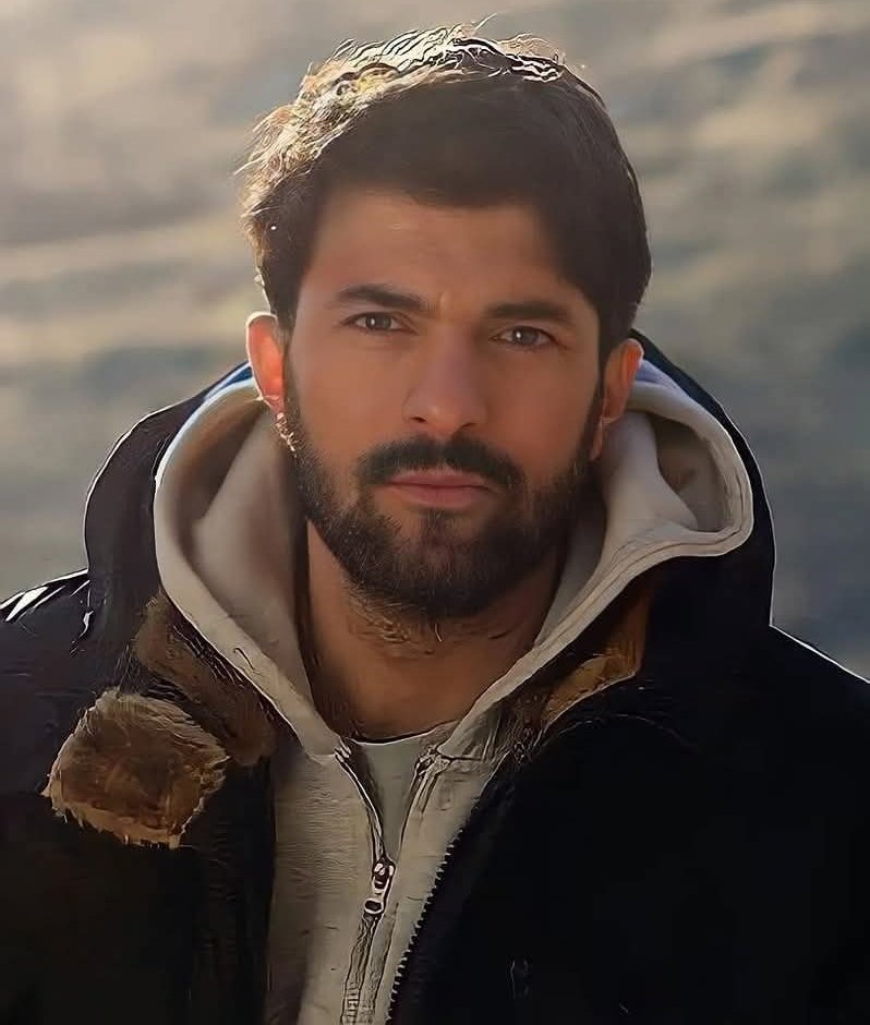 LaMujerDeEngin_'s tweet photo. Hola, buen día, que tengan un hermoso y bendecido fin de semana, que su viernes sea maravilloso, repleto de salud, amor, trabajo, paz, fé, esperanza y muchas cosas bonitas para ustedes y sus familias, cuídense 🙏🏻 besos y abrazos 😘🫂❤️‍🩹 #EnginAkyürek https://t.co/lrXJosVZjK