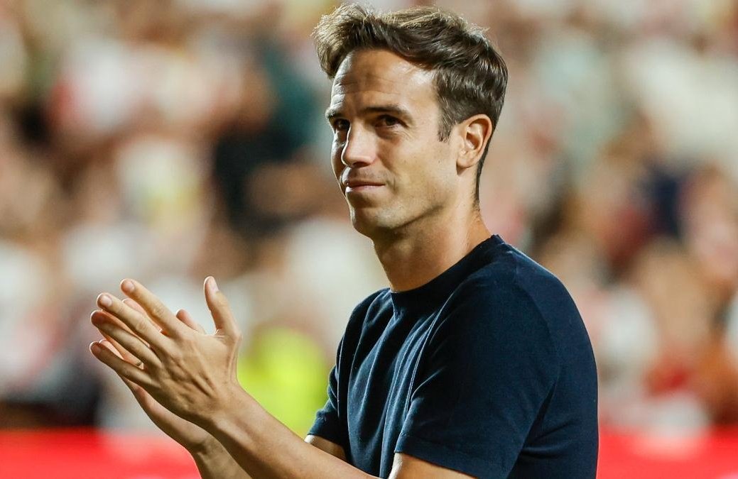 AmaroJonay's tweet photo. 💔 La incertidumbre en el Rayo Vallecano no es porque se vaya un entrenador único a nivel deportivo, no. 

😬 La incertidumbre viene porque se pierde a un pedazo de persona. Y es ahí donde surge el temor. Que a nivel humano, no habrá alguien igual. 

♥️ Humildad en ESTADO PURO. https://t.co/0ksb1ZBHeW