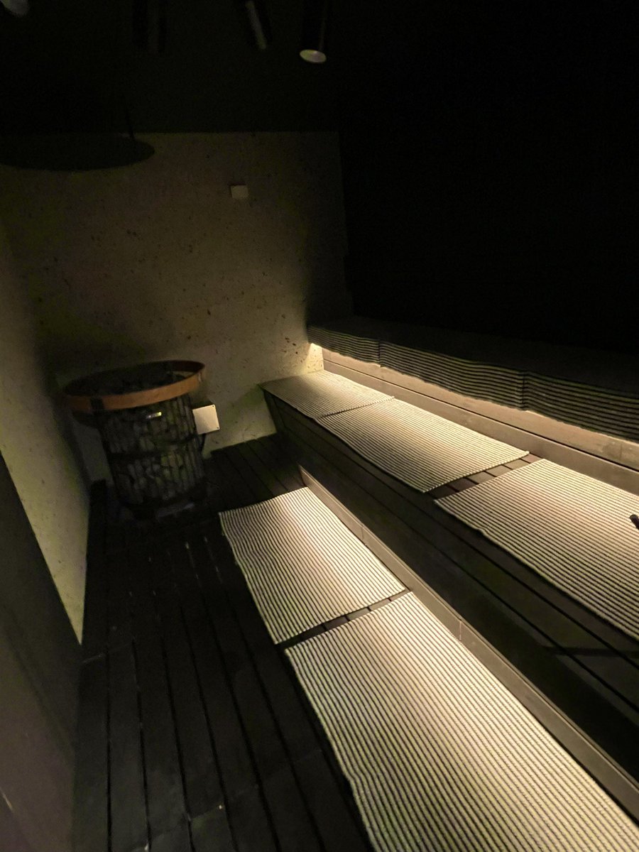 tkc_sauna's tweet photo. TAKAO 36 SAUNA♨️

2F＜麓 fumoto＞
HARVIAストーブ2基が鎮座する「musasabi」
夜の森林浴をイメージした「anaguma」
グルシン滝水風呂&17℃水風呂
半外気浴スペース森のテラス🌳

3F＜山 yama＞
木材の薫り高い「fukurou」
露天水風呂付き空のテラス🌄

高尾山の麓で美味しい空気⛰️
お食事処も最高でした🤤

※貸切イベントのため特別に2フロア利用、撮影可でした🙇