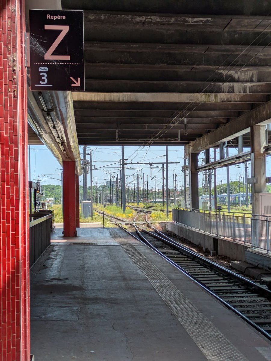 gregmulls's tweet photo. Un petit air de #TERNancyMetzLux aujourd'hui. Après avoir fait le
#TGV2814 de Metz à Luxembourg avec un retard de 15mins

J'assure les
#TGV2871 de Luxembourg à Metz 14h10, releve à Metz
#TGV2887 de Luxembourg à Metz 18h46 avec formation d'une Unité Multiple

☀️☀️☀️ https://t.co/3VOdtR0lAn