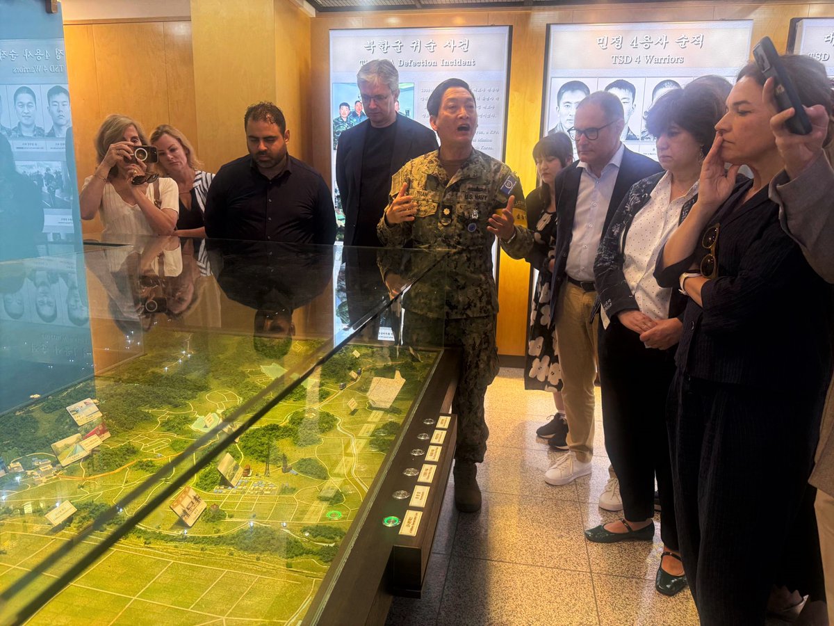 ep_diplomacy's tweet photo. 🇪🇺🇰🇷 The #DKOR mission to Korea comes to an end with a visit to the Demilitarized Zone (DMZ), including the Joint Security Area and Panmunjom, where MEPs received briefings on the Armistice Agreement and the current security situation on the Korean Peninsula.
The delegation also took part in a wreath-laying ceremony for Sweden’s Veterans Day and visited Hyundai Motor Studios to explore the latest developments in hydrogen-powered mobility, robotics and autonomous vehicle technologies.
#parliamentarydiplomacy
@cesarluena @danusenerudova @HannaGedin @linagalvezmunoz @jessicapolfjard @JarubasAdam @MattEcke @MChahim @b_goncalvesb @FabriceLeggeri @VPrebilic @hyundai_kor