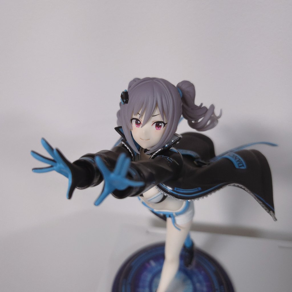 77mgu_namoji's tweet photo. ウェーブさんのダンス・ダンス・ダンスの神崎蘭子のフィギュアサンプルいただきました。
彩色お手伝いしています✨ブラックライトで青い部分が光ります〜 https://t.co/eK9O6xe9R2