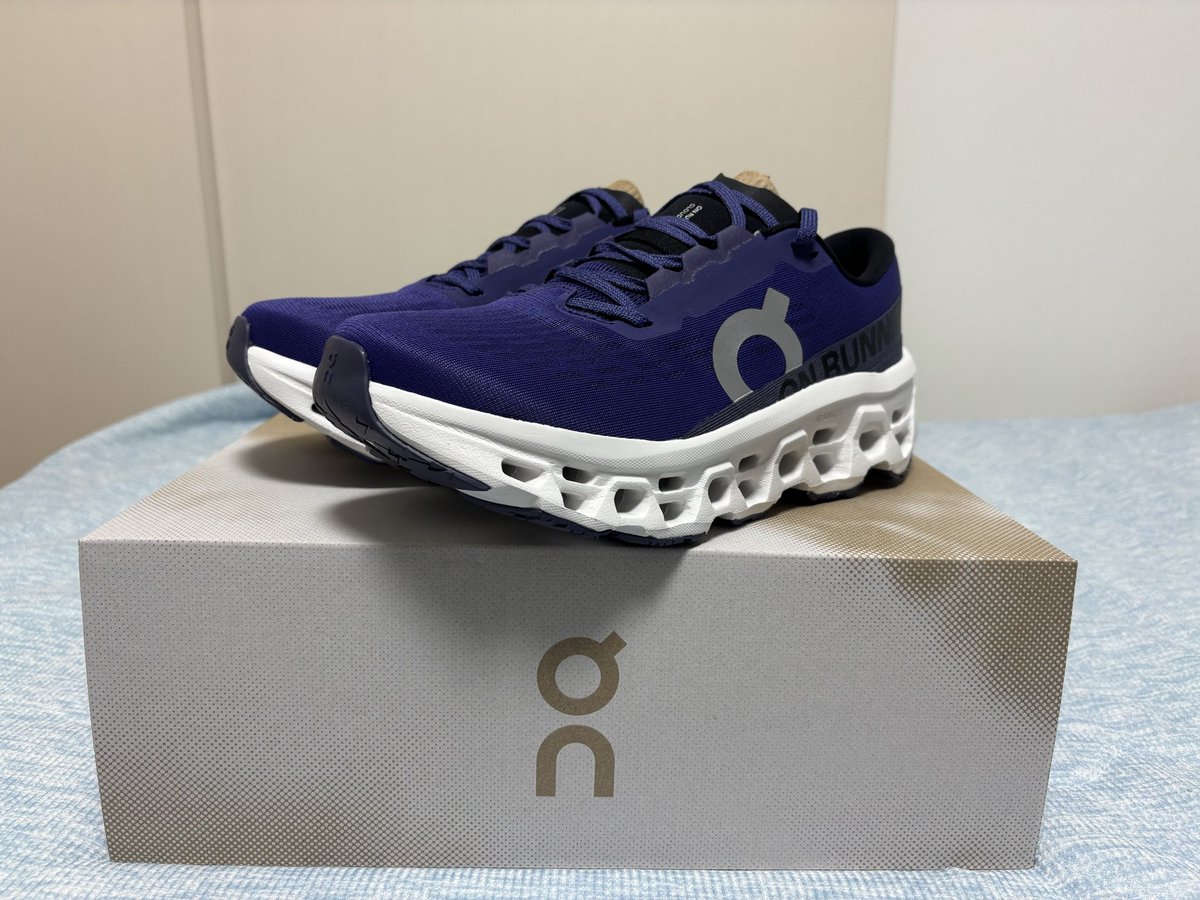 TaiDamonde's tweet photo. 走る！
とりあえず1ヶ月で１０キロ走れるようになるのが目標
#on
#cloudmonster3
#吉山商店 https://t.co/ELmjPRcFUF