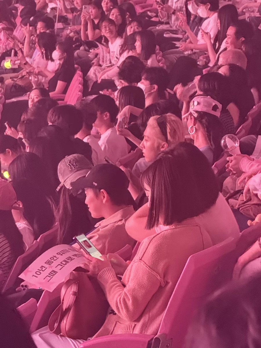 aboutadp's tweet photo. ANNIE &amp; WOOCHAN went to IOI’s concert today 🥹 https://t.co/pxtjI0qSRu