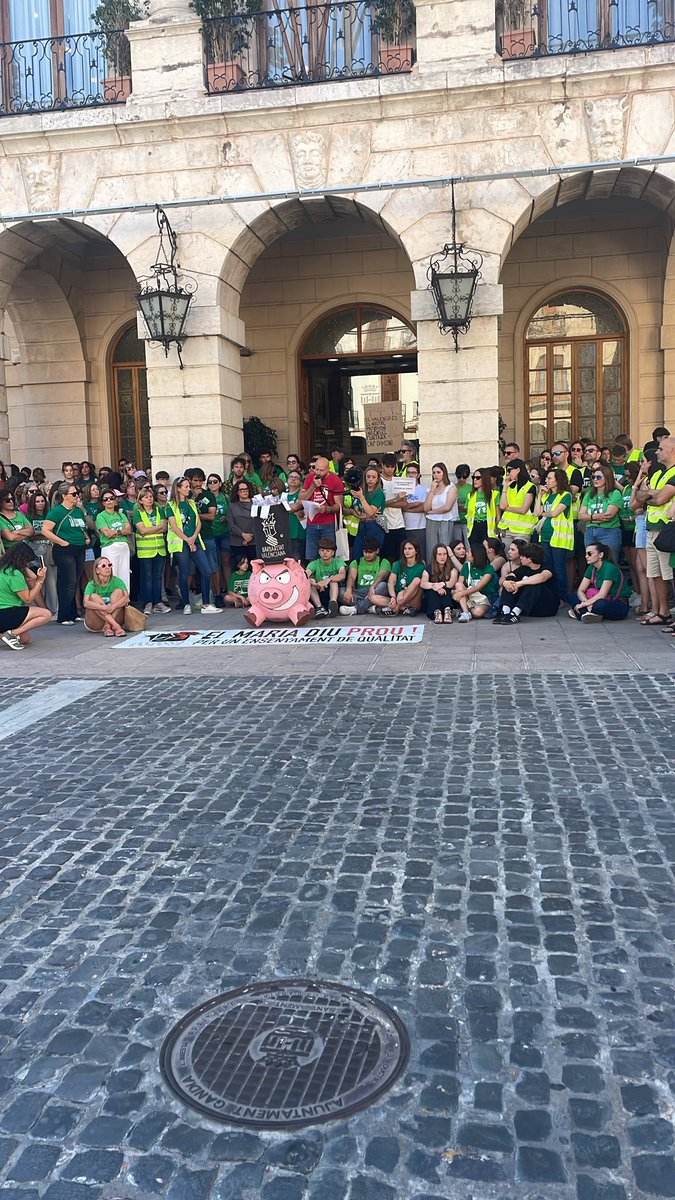 CompromisGandia's tweet photo. Gràcies a tota la comunitat educativa per continuar lluitant per l'educació pública💚✊🏽 https://t.co/AtyfCbQnry