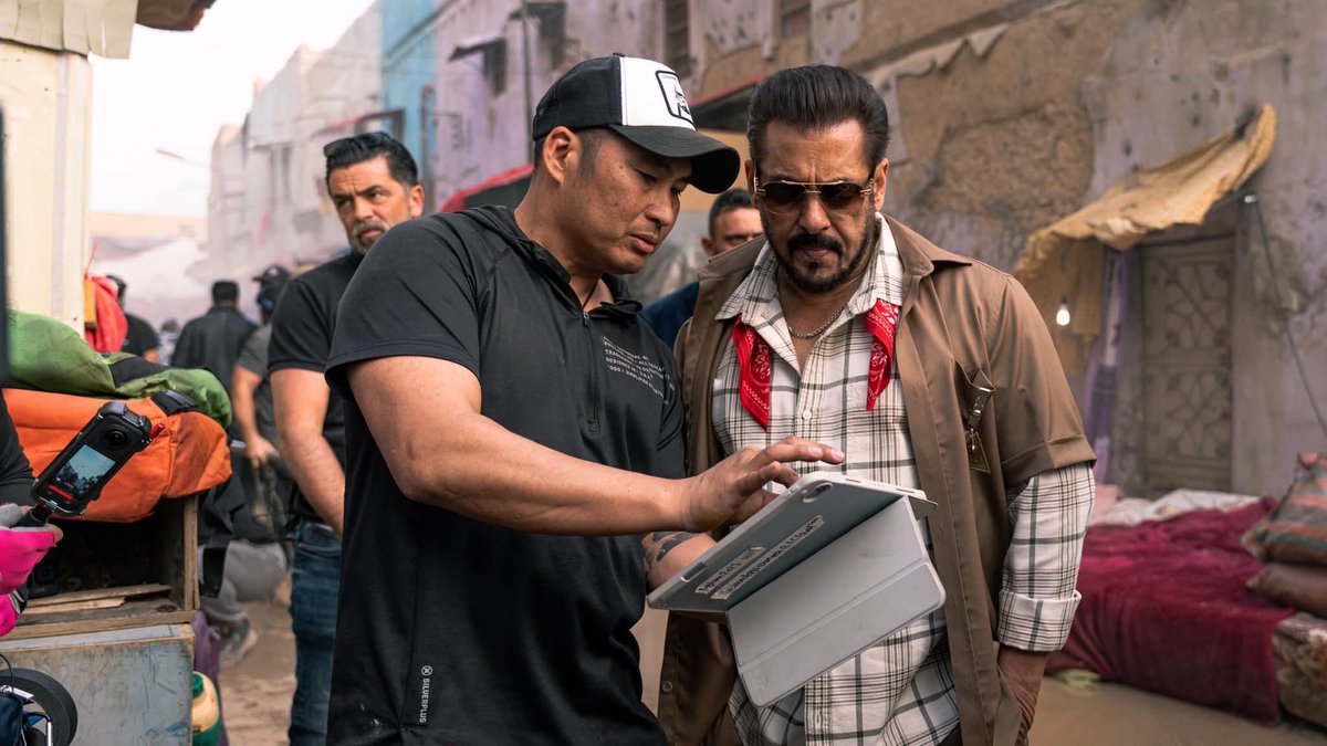 SalluArabFC's tweet photo. #SalmanKhan from the sets of #7Dogs movie 🔥❤️🧨

His cameo was great 🔥💥 https://t.co/HVhFDR8jAm
