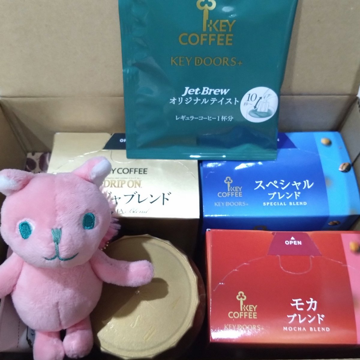 concate_nate's tweet photo. 寿スピリッツとキーコーヒーの株式会社到着🍪☕コーヒーメジャースプーン付き。 https://t.co/9dNCk8o098