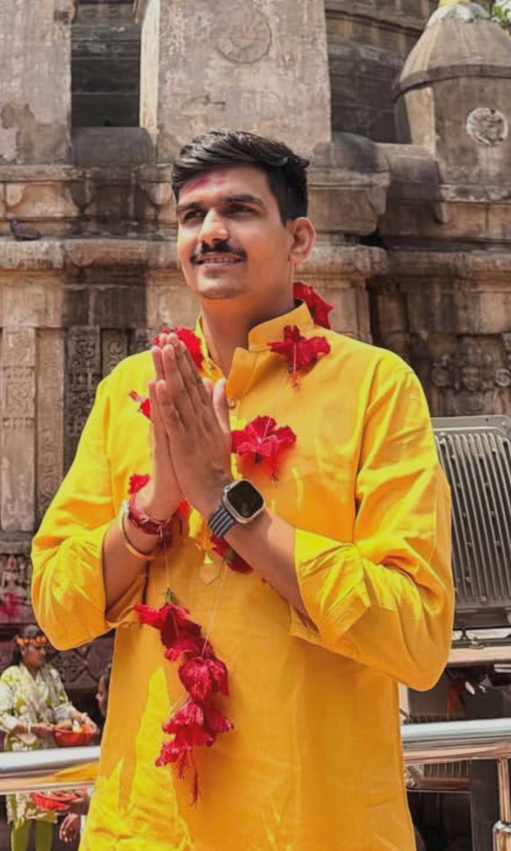 Yashdeepabvp's tweet photo. किसान परिवार से निकलकर प्रदेश राजनीति में अपनी पहचान बनाना आसान नहीं। कुछ स्वजातीय व अवसरवादी लोग निरर्थक बातें कर माहौल बना रहे है, लेकिन ऐसे मेहनती व संघर्षशील युवाओं का साथ देना हम सभी की जिम्मेदारी है। वरना राजनीति योग्य नहीं, बल्कि बेकार लोगों के हाथों में चली जाएगी। https://t.co/GekTlAjbOr