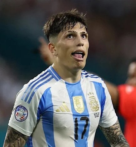 arinzechukwuab1's tweet photo. Angel di maria on garnacho missing out on Argentina world cup squad.

🗣️Garnacho was one of the most exciting young talents in Europe,
 when he broke through at Manchester United. The club trusted him, gave him confidence and consistent minutes, and he quickly became a starter. That kind of development is rare elsewhere.
He earned his place with the national team, but missed the last World Cup because of more experienced players ahead of him. 

Now, with many of us retired, the responsibility falls on him to step up. Unfortunately, a poor decision a few months ago has cost him dearly, and I know he’s regretting it.

What he needs to understand is how big Manchester United really is. At this club, even players on the bench get national team recognition. We’ve seen it with players like Manuel Ugarte. 

This situation will teach him a tough but important lesson.