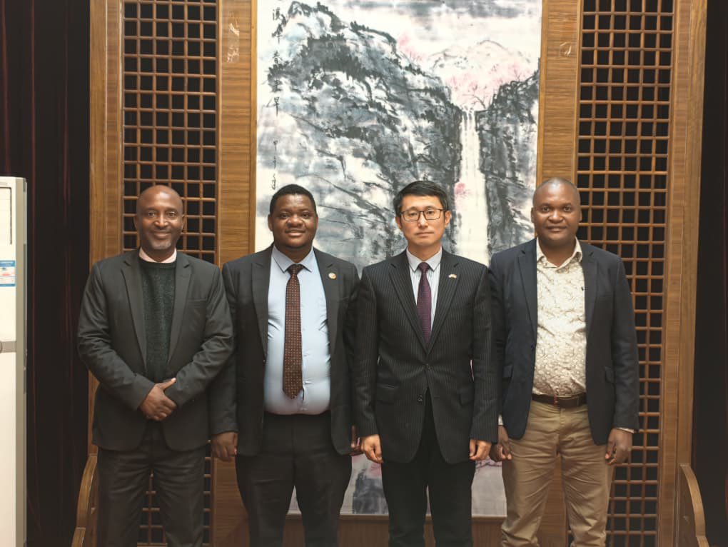 pp4pzw's tweet photo. 🇿🇼🤝🇨🇳 PP4P continues to strengthen partnerships that drive innovation and development.

Following a stakeholder engagement meeting, PP4P and the Chinese Embassy reaffirmed their commitment to technology transfer, excellence, and sustainable growth. #PP4P #Vision2030 https://t.co/tYHHLmNDHn