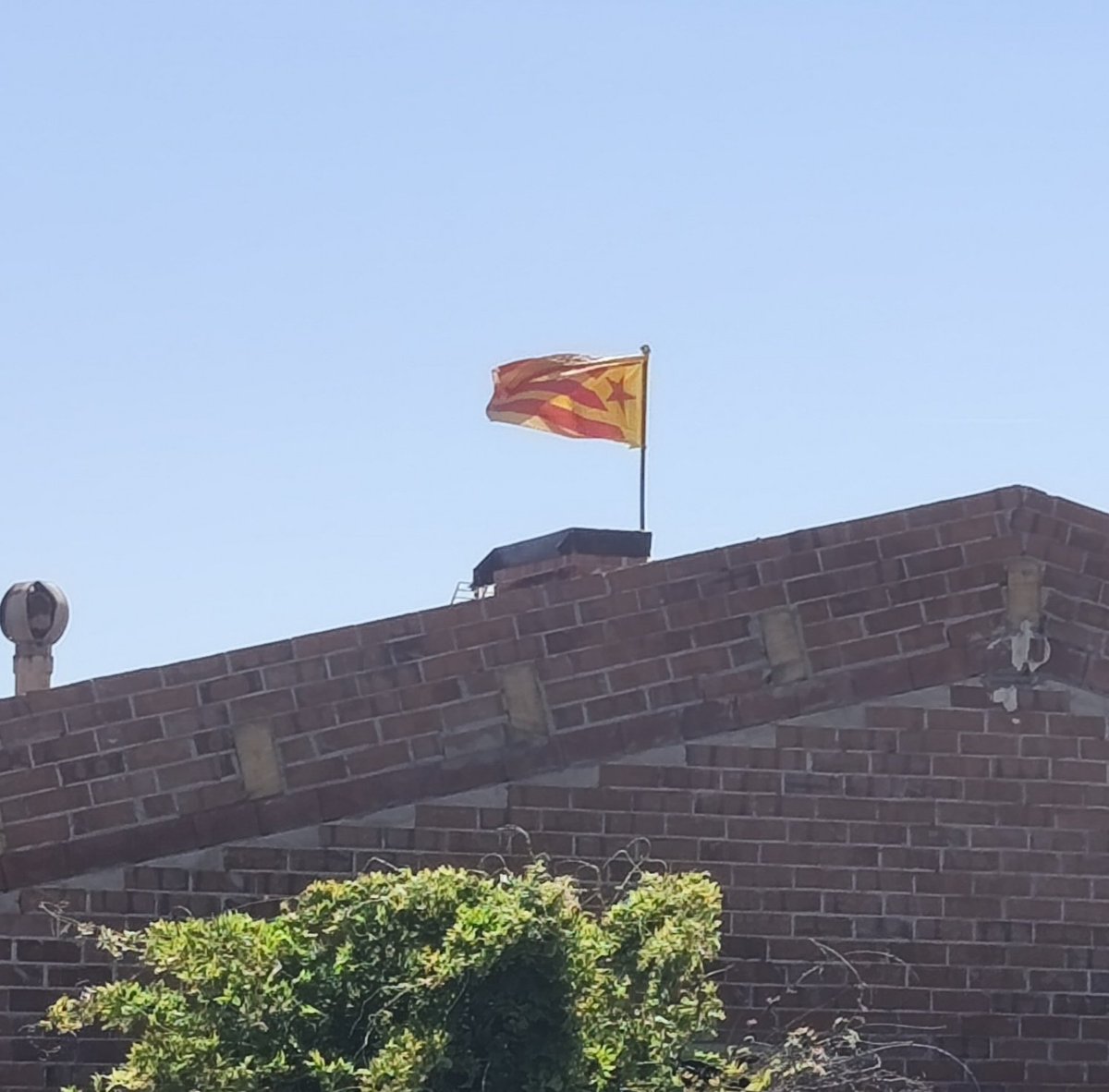 tonistrubellt's tweet photo. Així estrenen casa a SFGuíxols aquests patriotes https://t.co/gTrqeQUpVc