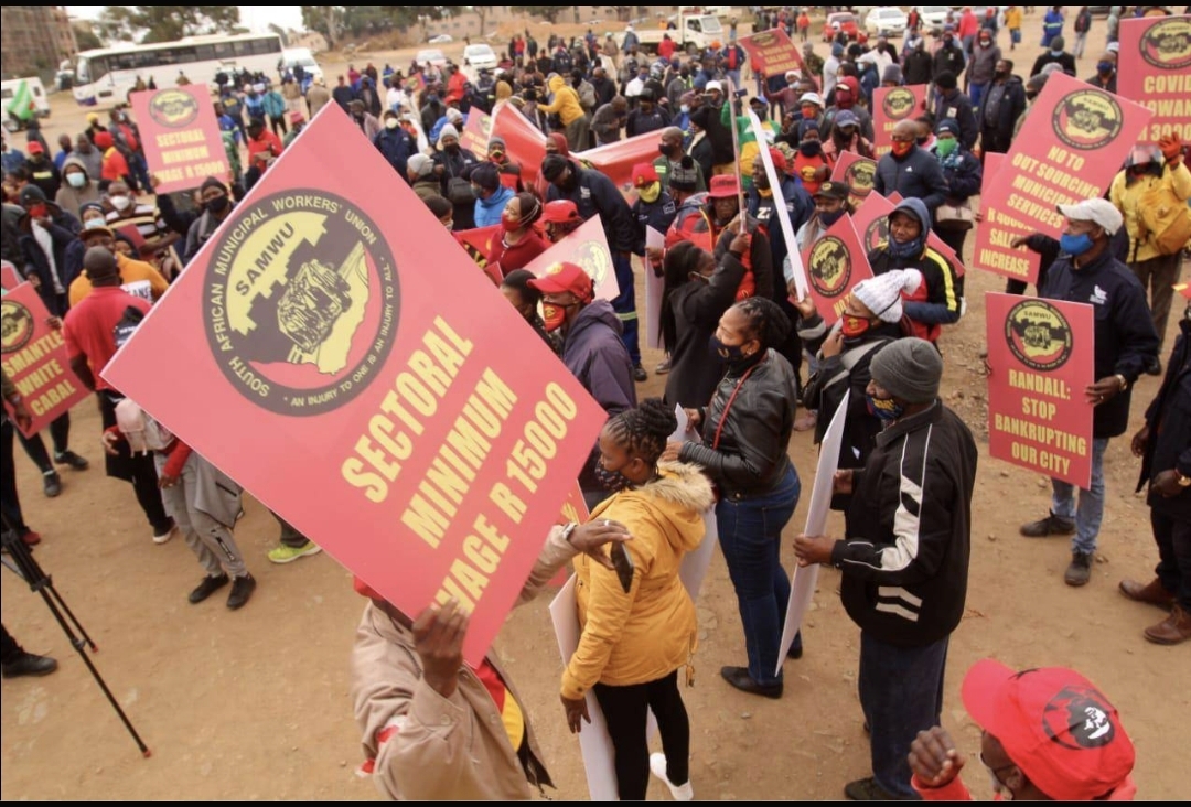 centralnewsza's tweet photo. 🔴SAMWU TORCHES CILLIERS BRINK: “Workers Are Not Criminals!” DA’s Anti-Worker Rage Exposed🔴

Tshwane – The South African Municipal Workers’ Union (SAMWU) has slammed former Tshwane Mayor and DA mayoral candidate Cilliers Brink for his strong attack on plans to reinstate municipal workers who were dismissed during the DA-led administration.

Read more⬇️⬇️⬇️

https://t.co/Hh6Z6mem5x

#SAMWU #centralnewsza