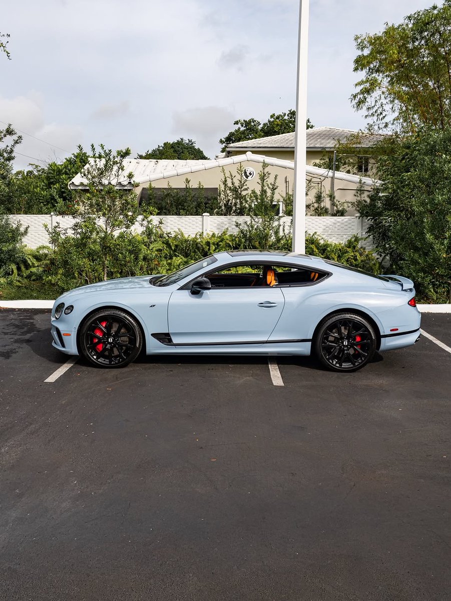 TheAutoHub's tweet photo. Bentley GT S Coupe https://t.co/DmN9pbuwgv