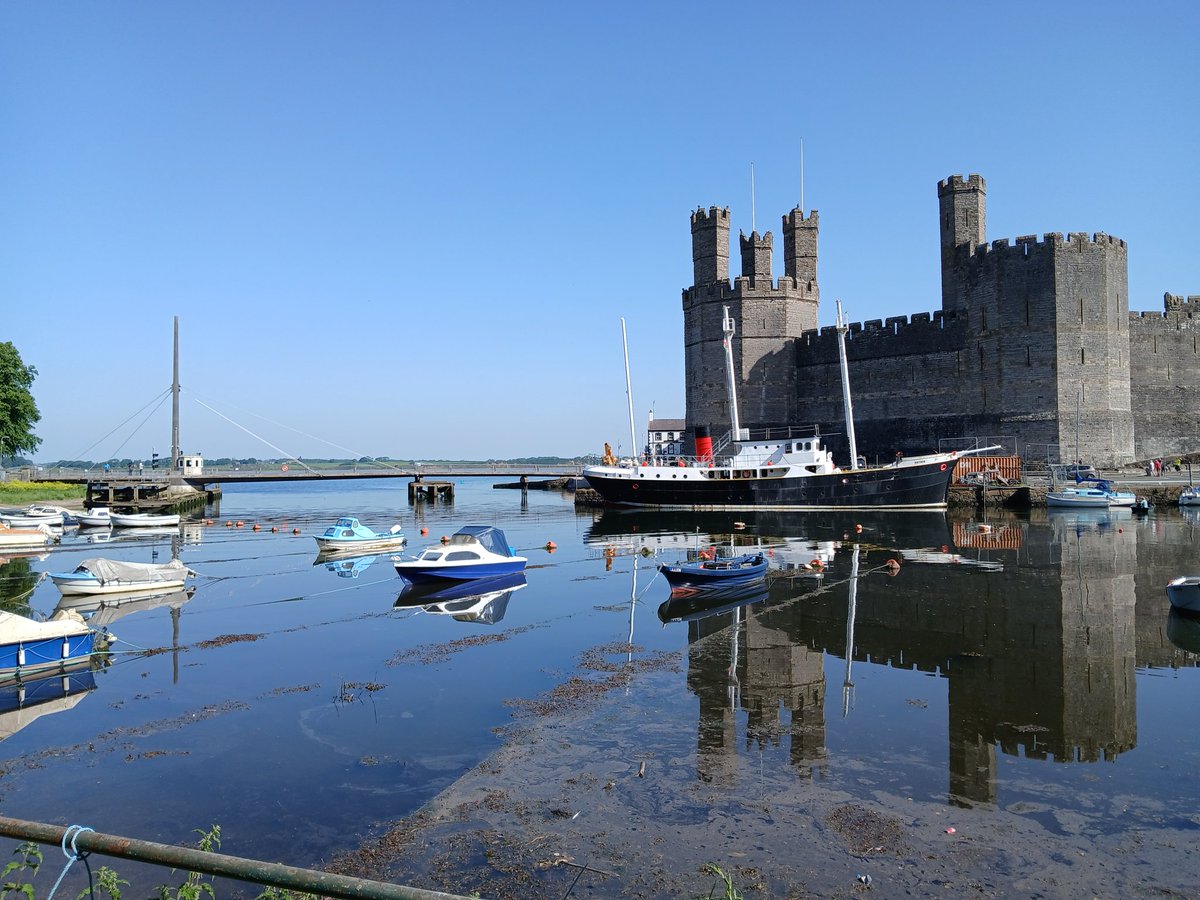gillymbay's tweet photo. I walked to the shop yesterday and took these pics.  The water was so calm. X https://t.co/8OOK4DNfpJ