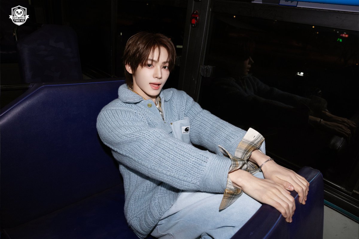 42 MEMBERSHIP] 260529 [TWS:42] 'NO TRAGEDY' Jacket Behind 📸 #2