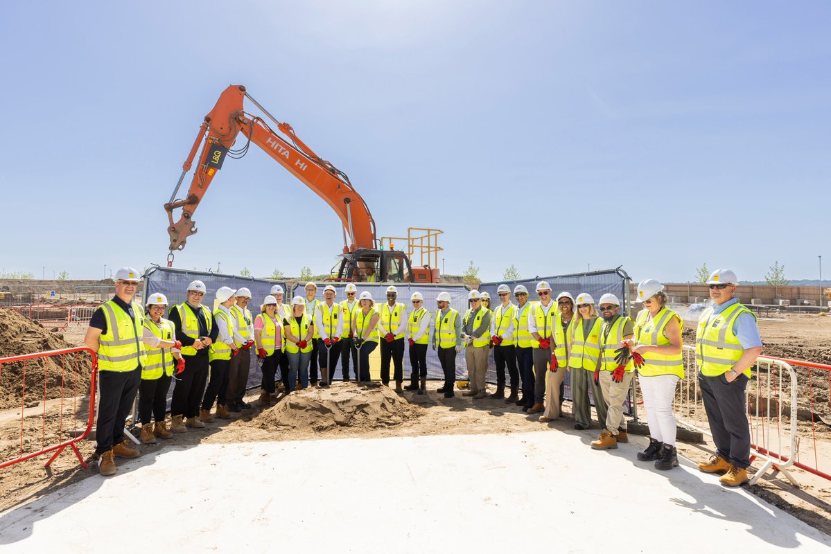tomcopley's tweet photo. It was an absolutely scorching day to celebrate the groundbreaking for 651 new homes at Barking Riverside with L&amp;Q, more than half of which will be affordable.

A new GP practice is also on the way nearby in advance of the larger, permanent health facility in the district centre. https://t.co/4IJVHPgXM0