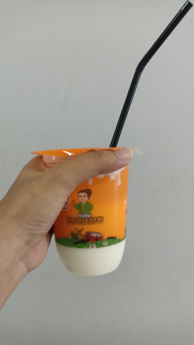 forramsky's tweet photo. jarang ada minuman yang kasih pilihan sugar level selengkap ini. susu mbok darmi udah bisa less sugar sampai no sugar #JadiLebihBaik https://t.co/aKwy5QNbVy