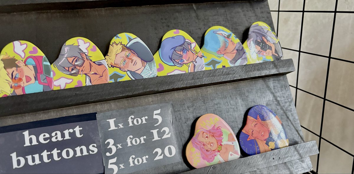 jan0h_'s tweet photo. Hi guys, booth is up (shh she’s sleeping…)!
I’m set up at 3V06, come say hi 😗🤲

(also, I found my trigun and JoJo buttons, so I brought those yippieee)
#dokomi https://t.co/urKU0gyPby